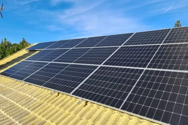 Aerotermia combinada con paneles solares en una vivienda de Navarra